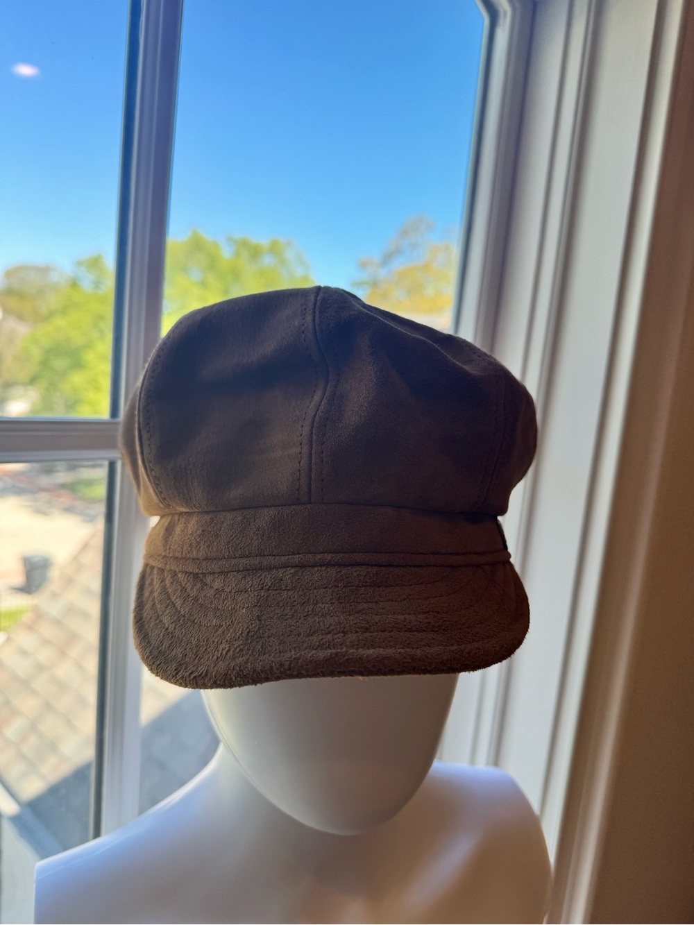 Goorin Bros Brown Suede Cap with Gold Label